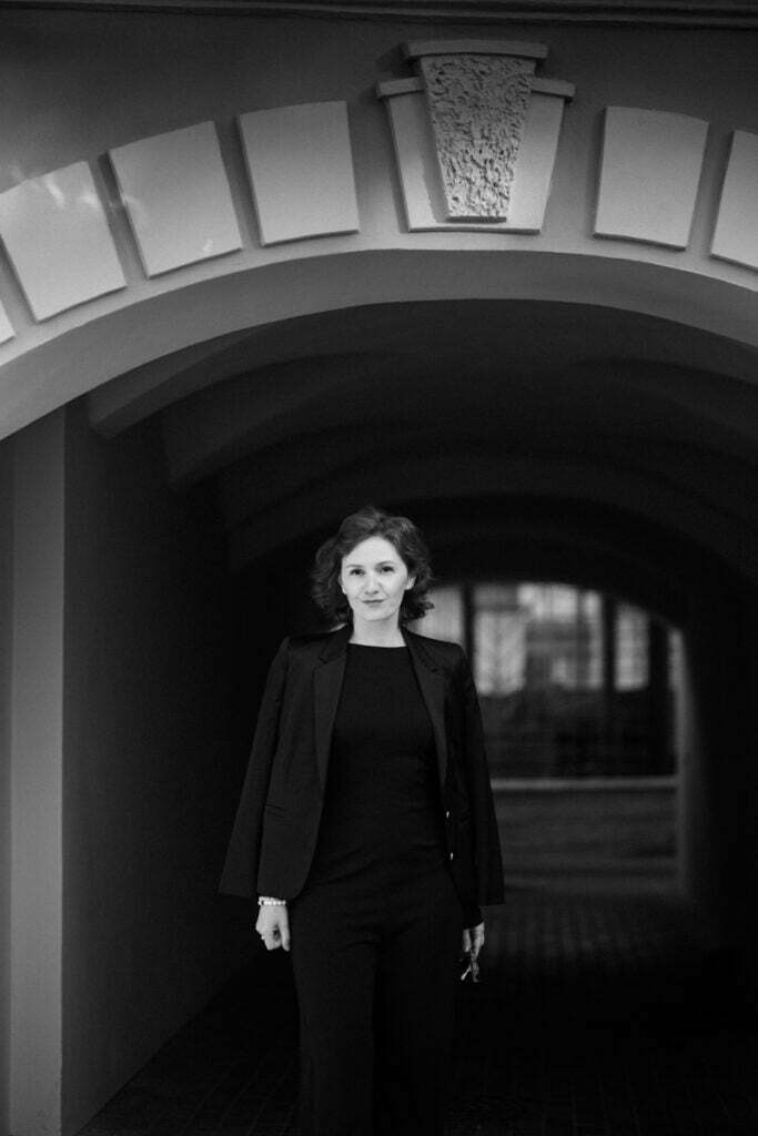 Natalia Dichkovska black and white photo